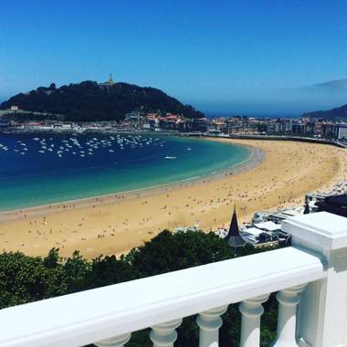 Far Out Inn Guesthouse