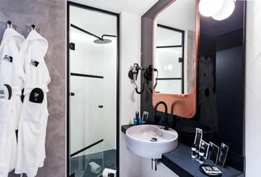 One Shot Tabakalera House