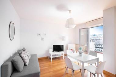 Modern Apartment with Spacious Terrace