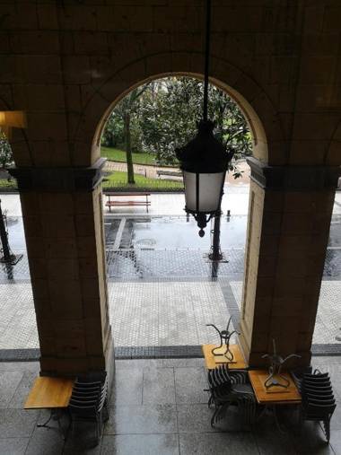 Central Spacious and Authentic Family Apartment