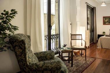 Central Spacious and Authentic Family Apartment