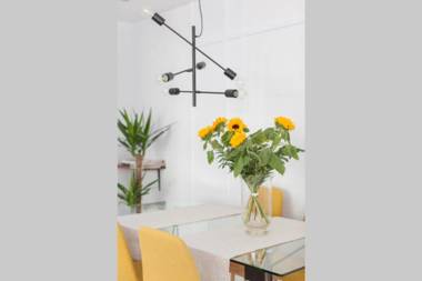 NEW Gorgeous Central Apartment - Beachfront - 3 BD