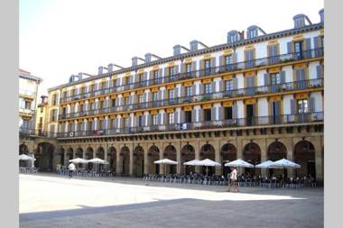 NEW Gorgeous Central Apartment - Beachfront - 3 BD