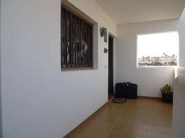 One Bed Apartment Free WiFi Stunning views to sea marina and mountains