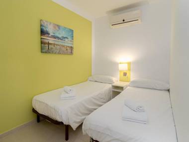 Beautiful Duquesa Harbour apt 2001