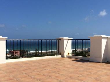 2056 - Apt with terrace sea view