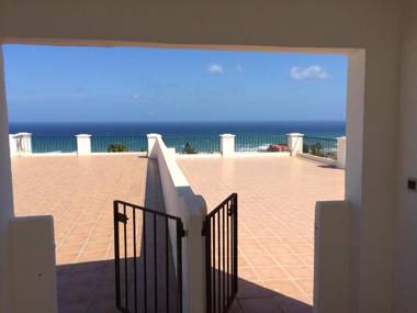 2056 - Apt with terrace sea view
