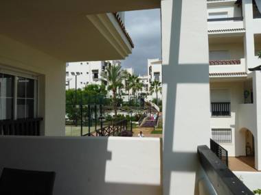 2010-Superb apt 2 bedrooms in complex with pool