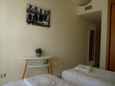 2010-Superb apt 2 bedrooms in complex with pool