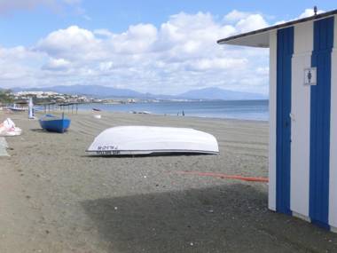 2197-Superb 2bedrooms in residence with pool!