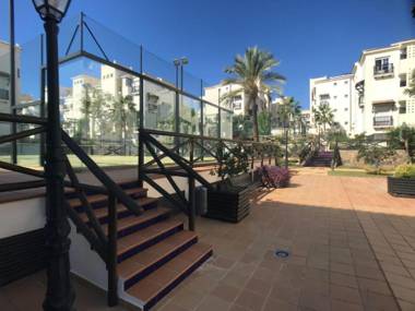 2239-Lovely 2 bedrooms with pool and paddle court