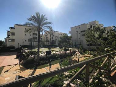 2239-Lovely 2 bedrooms with pool and paddle court