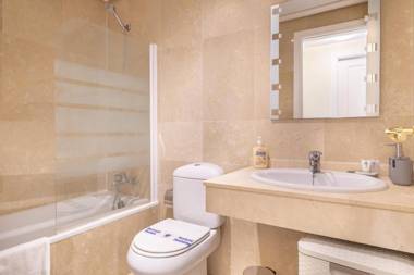 2261-Superb apt on the beach on Duquesa harbour