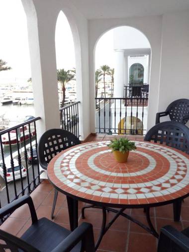 2252-Amazing apt on beach port view from terrace!