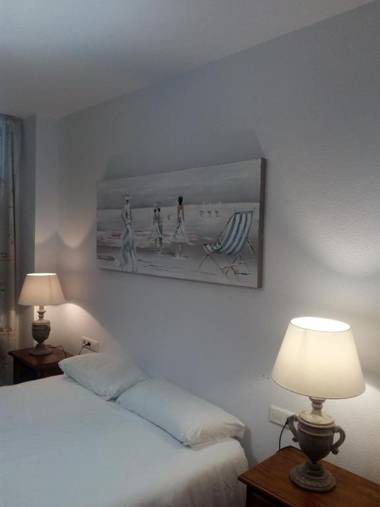 2252-Amazing apt on beach port view from terrace!