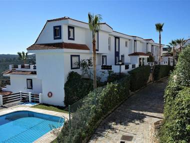 Charming holiday home nearby Estepona with sea views and golf opportunities