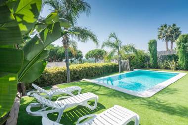 HomeHolidaysRentals Adonis