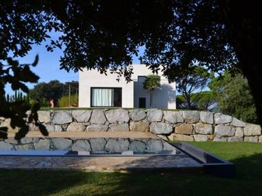 Snug Holiday Home in Sant Andreu de Llavaneres with Pool