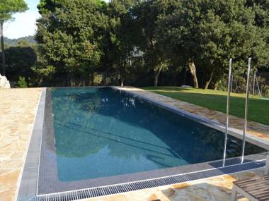 Snug Holiday Home in Sant Andreu de Llavaneres with Pool