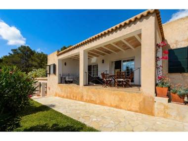 Detached villa in Ibiza with great views of the hills