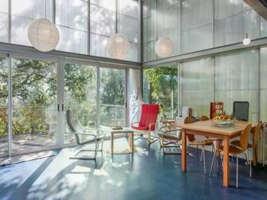 Modern Holiday Home with Terrace Garden and Barbecue