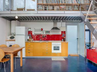 Modern Holiday Home with Terrace Garden and Barbecue