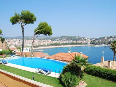 Apartment with joint pool and fantastic sea view