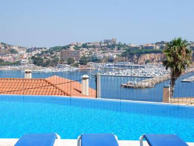 Apartment with joint pool and fantastic sea view