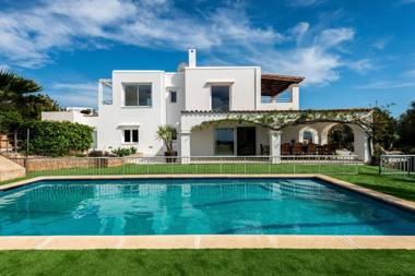 Villa Can Joan I - Fantastic Sunset Views and Family Friendly -