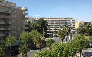 For A Stay Royal Center