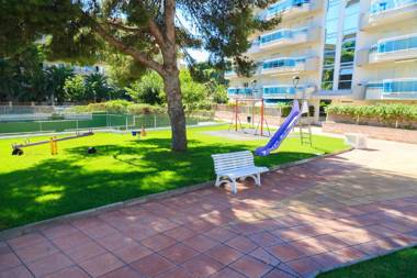 UHC Larimar Family Complex