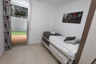 DIFFERENTFLATS Paradise Village Families