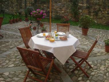 Castillo De Valdés Salas