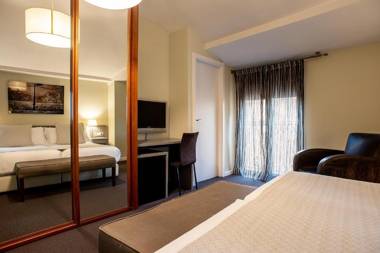 Ikonik Plaza Mercado