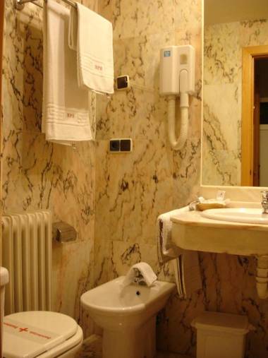 Albergue Revolutum Hostel