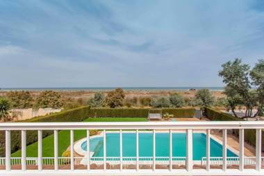 ApartUP Canet Beachfront House
