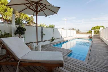Adosado en primera línea con piscina privada