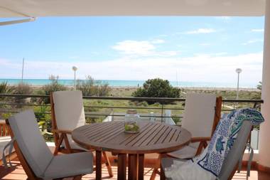 Adosado en primera línea con piscina privada