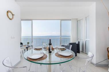 IN THE SEA Renovated apartment