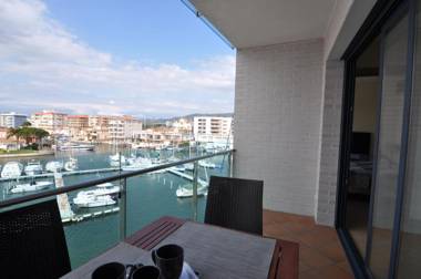 RNET - Apartments Roses Port Trebol