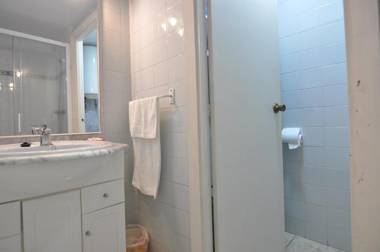 RNET - Rhc- 1410 - Roses Holiday Center