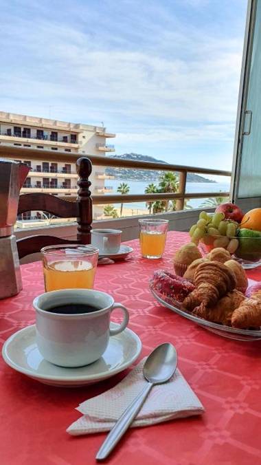 RNET - Rhc - 3410 - Roses Holiday Center