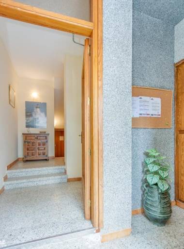 CENTRAL APARTMENT 2A WITH BALCONY 50m BEACH