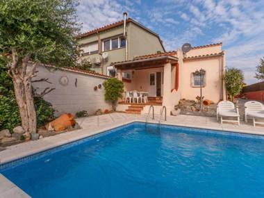 Peaceful Holiday Home in Costa Brava with Private Pool