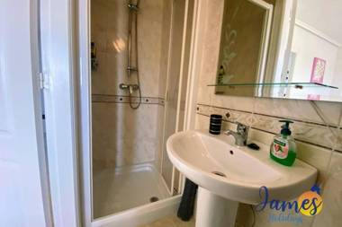 Laguna Townhouse overlooking Communal Pool LOM01