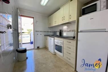 Laguna Townhouse overlooking Communal Pool LOM01