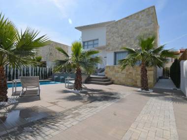 Lovely Villa in Ciudad Quesada with Private Pool