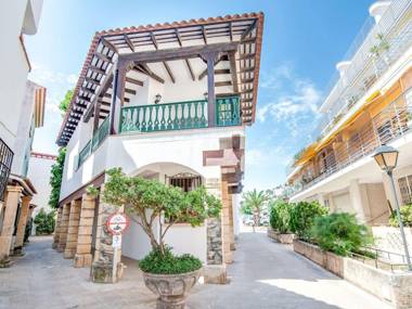 Appealing Holiday Home in Tarragona with Terrace near Sea