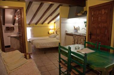 One bedroom appartement with balcony and wifi at Robledillo de Gata