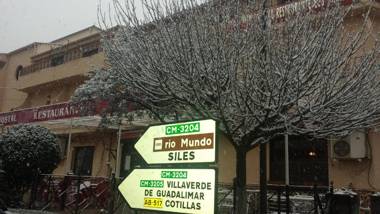 Hostal Restaurante Los Bronces